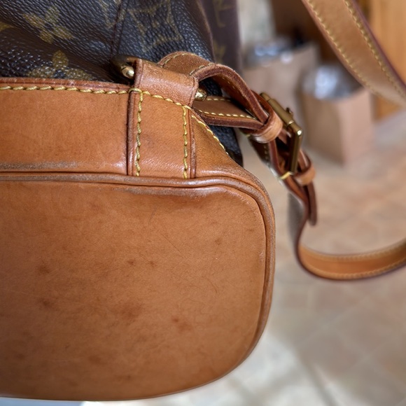 Louis Vuitton Montsouris MM - Picture 9 of 15